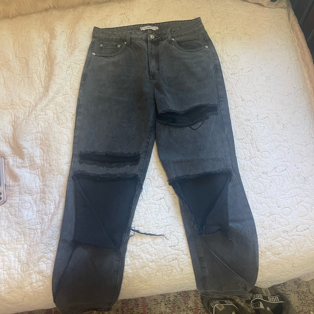 Adika ripped jeans